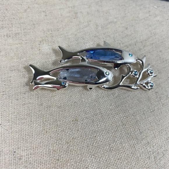 3 Silver fish Brooch, with Blue settings. - Picture 5 of 6